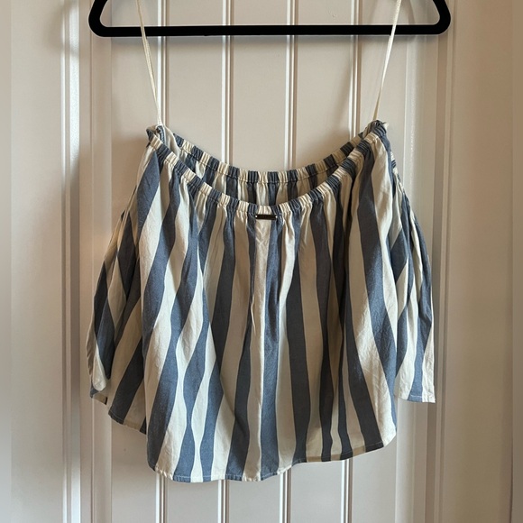 Billabong off the shoulder flowy cropped top - Picture 4 of 4